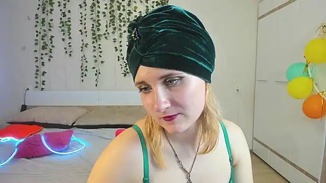 Snapshot of Miss_Elsa_ chatting on 03-22-25, 08:18 Miss Elsa online show from 03-22-25, 08:18