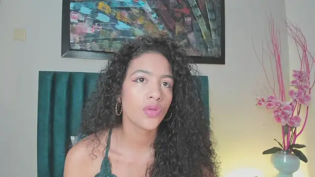 Snapshot of AntonellaHall_ chatting on 10-09-25, 11:55 AntonellaHall online show from 10-09-25, 11:55