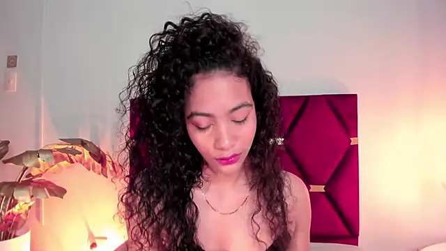 AntonellaHall  online show from 11-08-25, 12:31