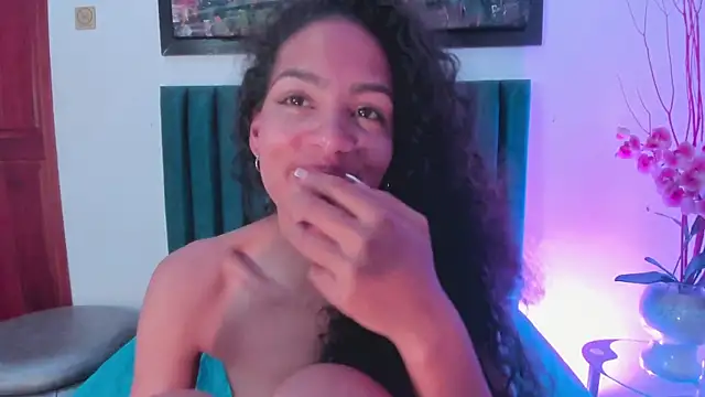 Snapshot of AntonellaHall_ chatting on 02-27-25, 06:20 AntonellaHall online show from 02-27-25, 06:20