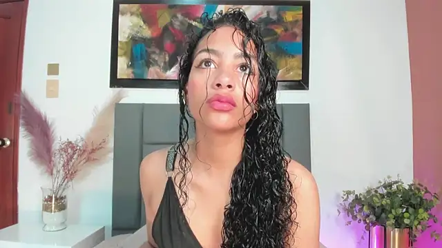Snapshot of AntonellaHall_ chatting on 03-05-25, 11:49 AntonellaHall online show from 03-05-25, 11:49