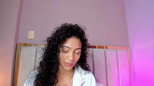 AntonellaHall  online show from 01-14-26, 12:20