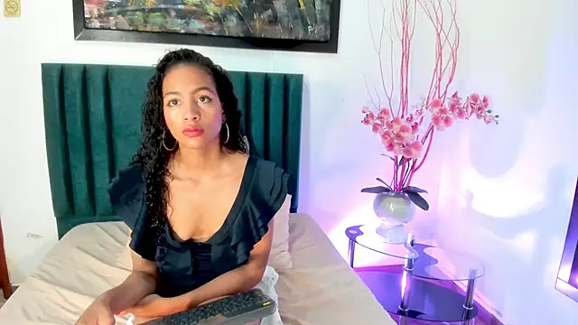 Snapshot of AntonellaHall_ chatting on 02-06-25, 11:53 AntonellaHall online show from 02-06-25, 11:53