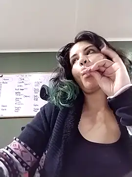 Snapshot of gigiqueen_18 chatting on 03-21-26, 03:05 gigiqueen 18 online show from 03-21-26, 03:05