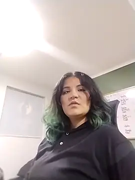 Snapshot of gigiqueen_18 chatting on 03-20-26, 03:24 gigiqueen 18 online show from 03-20-26, 03:24