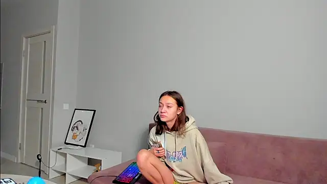 Snapshot of EllaSky_xoxo chatting on 02-04-25, 03:00 EllaSky xoxo online show from 02-04-25, 03:00