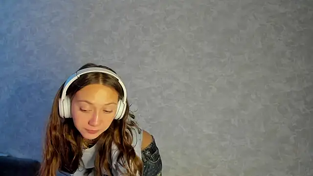 Snapshot of EllaSky_xoxo chatting on 10-07-25, 06:53 EllaSky xoxo online show from 10-07-25, 06:53