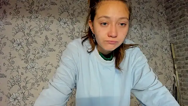 Snapshot of EllaSky_xoxo chatting on 10-05-25, 06:42 EllaSky xoxo online show from 10-05-25, 06:42