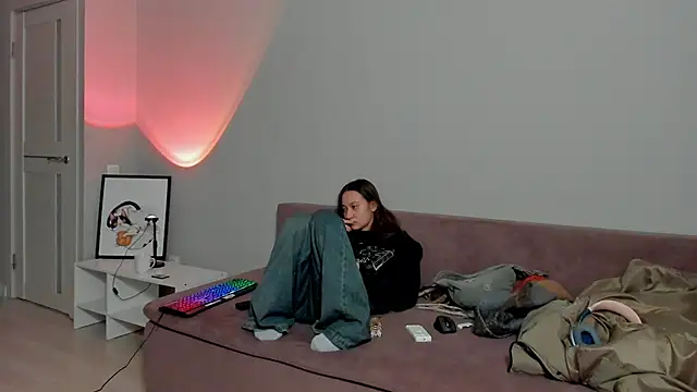 Snapshot of EllaSky_xoxo chatting on 02-06-25, 12:54 EllaSky xoxo online show from 02-06-25, 12:54