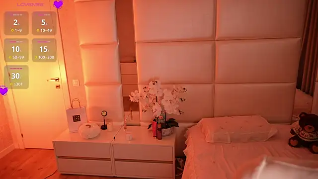 Lilly Colins online show from 11-14-25, 08:45