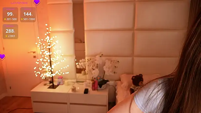 Lilly Colins online show from 03-12-26, 07:29