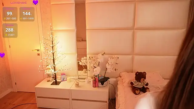 Lilly Colins online show from 03-14-26, 07:42