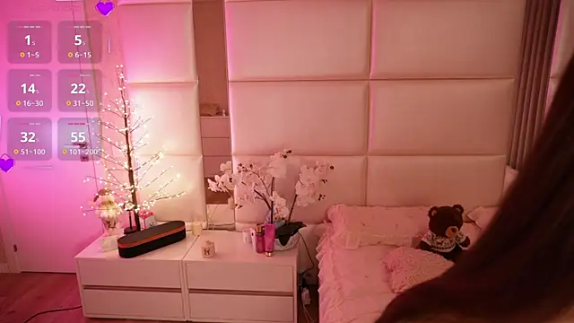 Lilly Colins online show from 04-02-26, 09:10