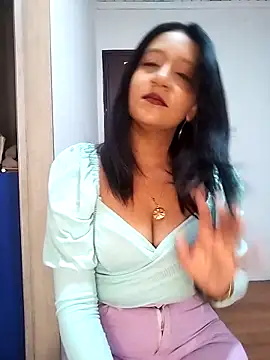 Snapshot of cami_victoria chatting on 09-30-25, 01:39 cami victoria online show from 09-30-25, 01:39