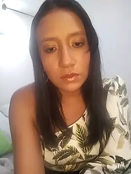 Snapshot of cami_victoria chatting on 10-06-25, 07:36 cami victoria online show from 10-06-25, 07:36