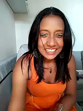 Snapshot of cami_victoria chatting on 01-13-25, 07:20 cami victoria online show from 01-13-25, 07:20