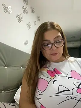 Snapshot of AntonellaAlondra4 chatting on 03-15-25, 03:29 AntonellaAlondra4 online show from 03-15-25, 03:29
