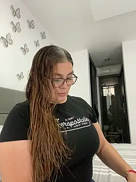 Snapshot of AntonellaAlondra4 chatting on 02-18-25, 04:03 AntonellaAlondra4 online show from 02-18-25, 04:03