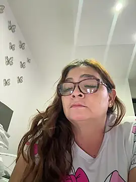 Snapshot of AntonellaAlondra4 chatting on 02-06-26, 02:18 AntonellaAlondra4 online show from 02-06-26, 02:18