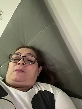 Snapshot of AntonellaAlondra4 chatting on 09-10-25, 04:11 AntonellaAlondra4 online show from 09-10-25, 04:11