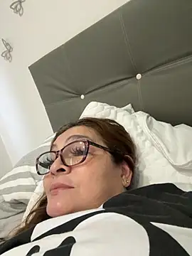Snapshot of AntonellaAlondra4 chatting on 10-07-25, 11:44 AntonellaAlondra4 online show from 10-07-25, 11:44