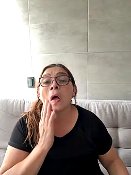 Snapshot of AntonellaAlondra4 chatting on 10-21-25, 03:22 AntonellaAlondra4 online show from 10-21-25, 03:22