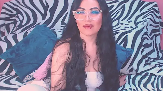 Snapshot of Ary_z chatting on 10-06-25, 10:43 Ary z online show from 10-06-25, 10:43