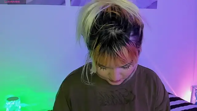 Pretty  zoe online show from 03-18-25, 11:09