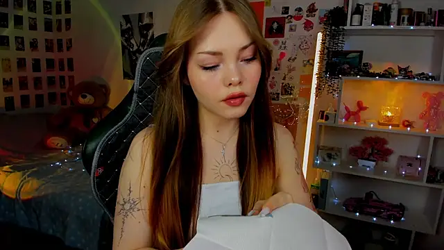 AkiraKatsu online show from 12-21-25, 11:12