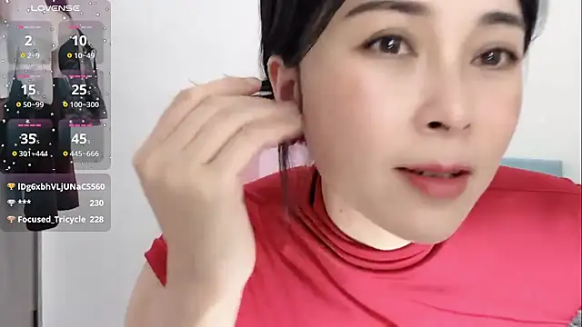 Qwi-V1 online show from 01-01-25, 01:37