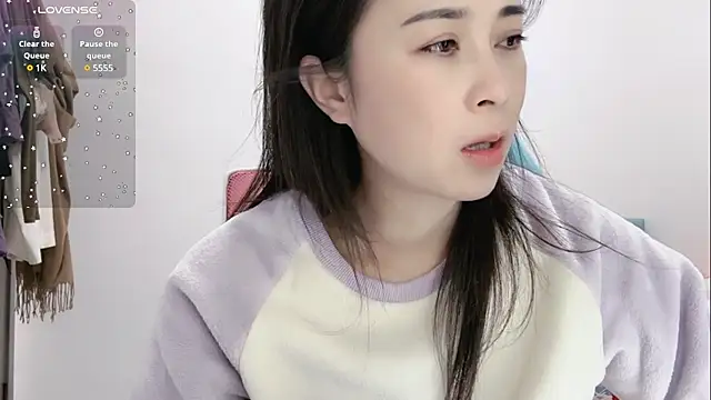 Qwi-V1 online show from 02-15-25, 12:26