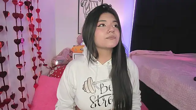 Snapshot of DesireSweet chatting on 02-18-25, 01:43 DesireSweet online show from 02-18-25, 01:43
