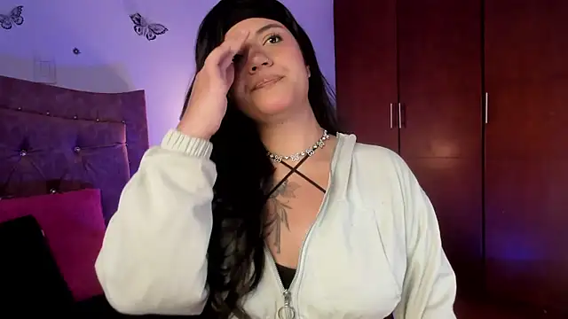 Snapshot of DesireSweet chatting on 09-15-25, 02:12 DesireSweet online show from 09-15-25, 02:12