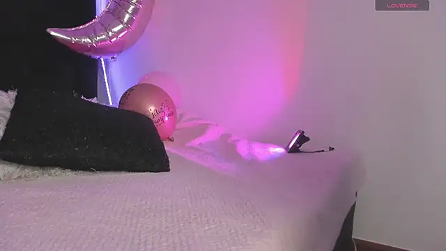 Snapshot of DesireSweet chatting on 03-12-25, 04:41 DesireSweet online show from 03-12-25, 04:41