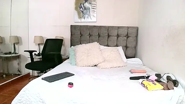 IssabellaJones online show from 11-19-25, 12:43