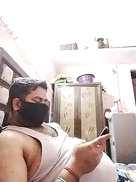 Snapshot of bobbyronak chatting on 02-16-25, 07:05 bobbyronak online show from 02-16-25, 07:05
