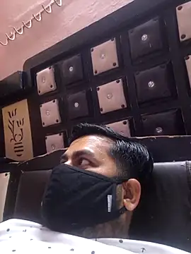 Snapshot of bobbyronak chatting on 03-20-25, 06:31 bobbyronak online show from 03-20-25, 06:31