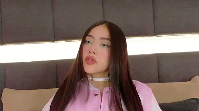 nicolle pierce online show from 10-16-25, 01:19