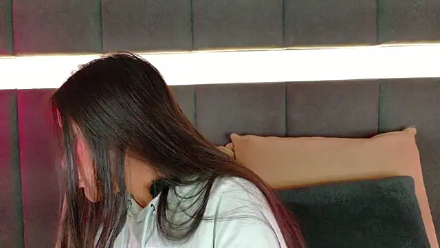 nicolle pierce online show from 10-25-25, 01:12