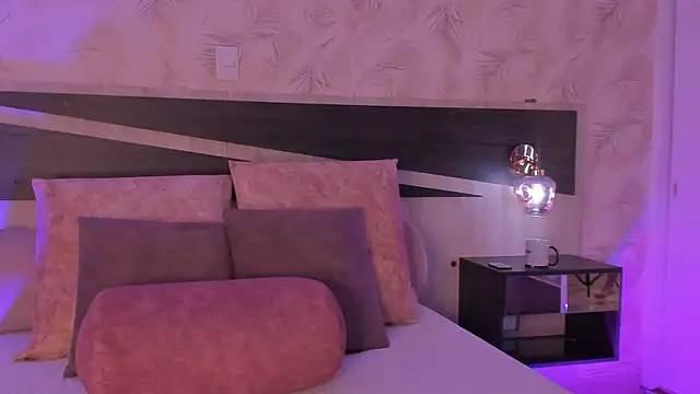 Snapshot of nicolle_pierce chatting on 02-25-26, 01:22 nicolle pierce online show from 02-25-26, 01:22