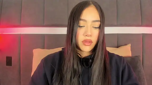 nicolle pierce online show from 10-03-25, 01:23