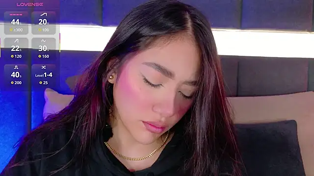 nicolle pierce online show from 11-25-25, 03:12