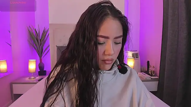 nicolle pierce online show from 03-25-26, 12:15