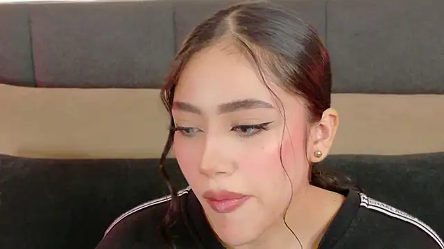 nicolle pierce online show from 10-13-25, 02:18