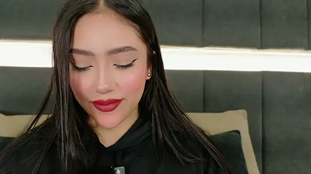 nicolle pierce online show from 10-14-25, 02:39