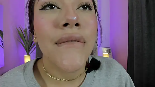 nicolle pierce online show from 04-06-26, 01:34