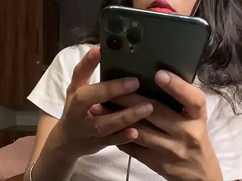 Snapshot of Divyaa69 chatting on 04-04-26, 04:57 Divyaa69 online show from 04-04-26, 04:57