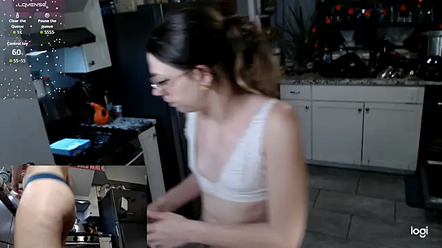 KSwonderland6 online show from 02-11-26, 06:35