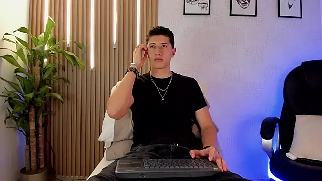 Dorianmistery2322  online show from 12-15-25, 10:26