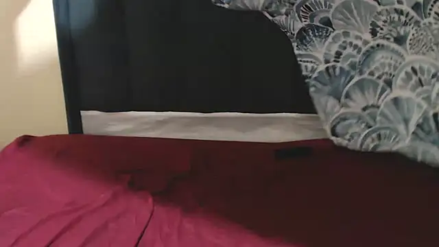 kittykhloe22 online show from 11-08-25, 12:47